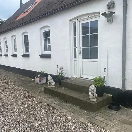 Villa Landelig Idyl Pa Hojbogard